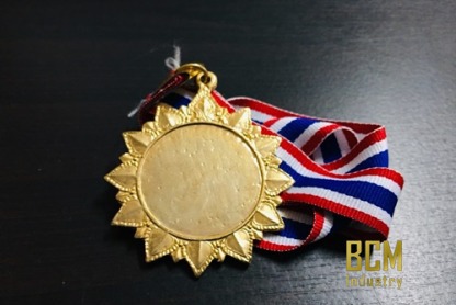 รับสั่งทำเหรียญรางวัลโลหะ สำเร็จรูปราคาถูก - โรงงานผลิตเหรียญรางวัล บิวตี้ คอมพลีท แมนูแฟคเตอร์